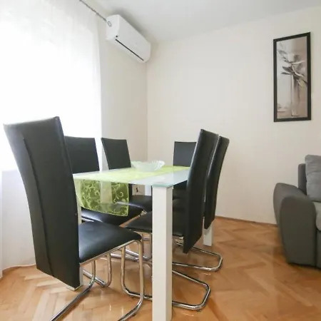 Snjezanal- In The Center Apartment *